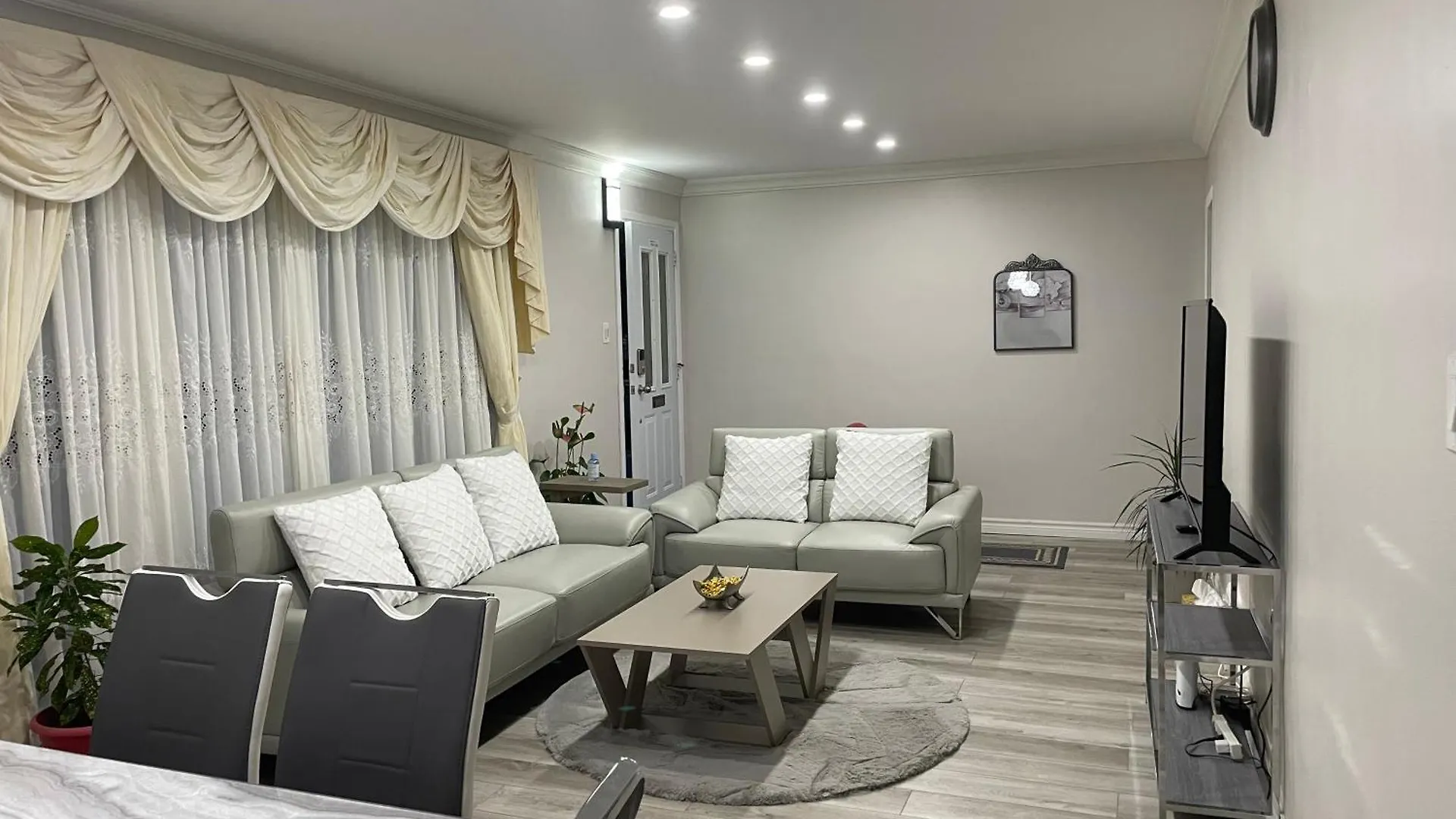 Luxurious Cozy House In Bluffs With Lake View Villa Toronto Canada